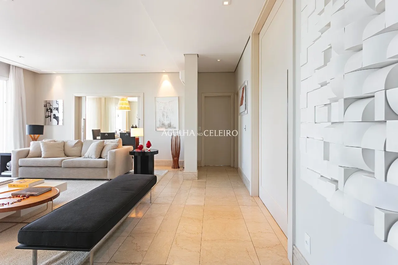 Exclusividade, amplitude, e muita luz natural em frente ao Clube Pinheiros. – 21650
