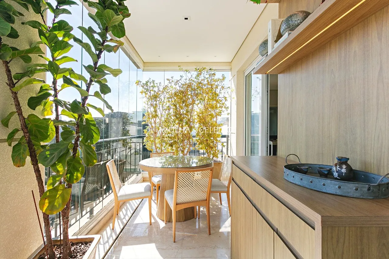 Exclusividade, amplitude, e muita luz natural em frente ao Clube Pinheiros. – 21650