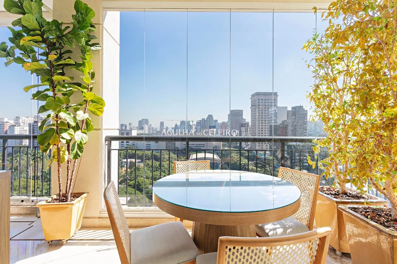 Exclusividade, amplitude, e muita luz natural em frente ao Clube Pinheiros. – 21650