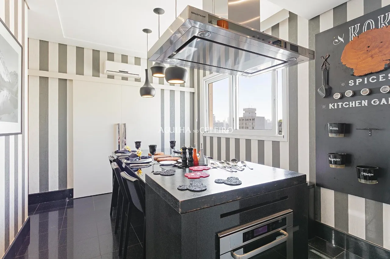 Exclusividade, amplitude, e muita luz natural em frente ao Clube Pinheiros. – 21650