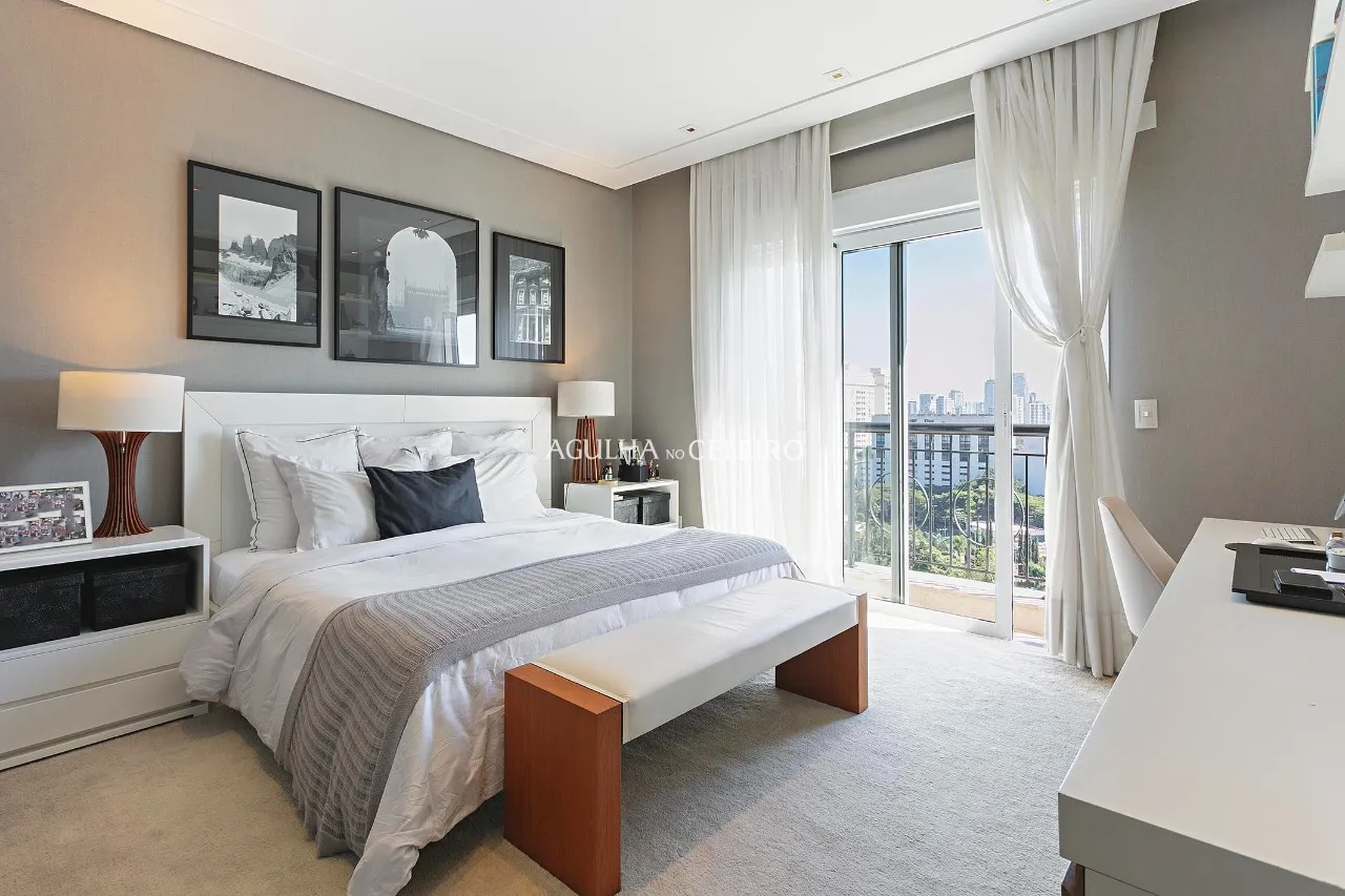 Exclusividade, amplitude, e muita luz natural em frente ao Clube Pinheiros. – 21650