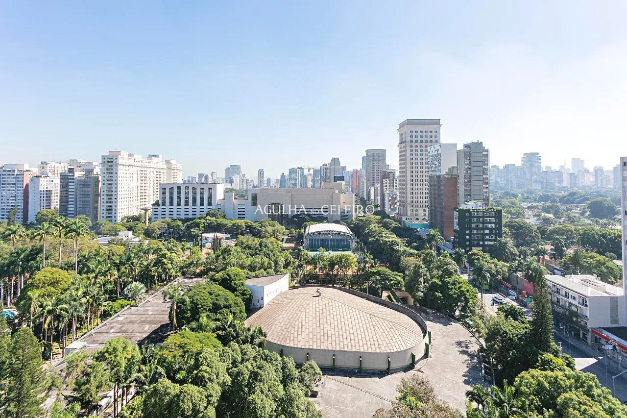 Exclusividade, amplitude, e muita luz natural em frente ao Clube Pinheiros. – 21650