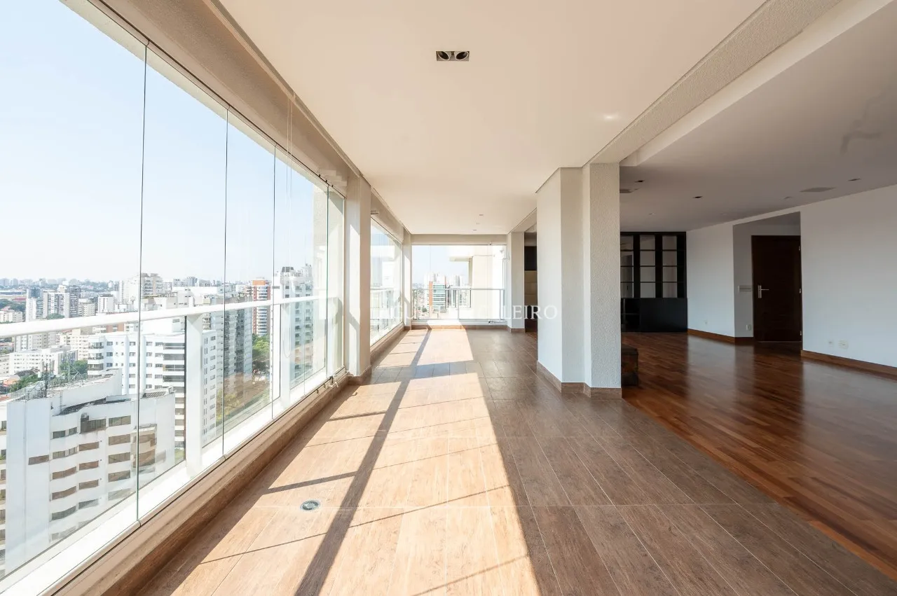 Apartamento com boa metragem à venda no Campo Belo – 21811