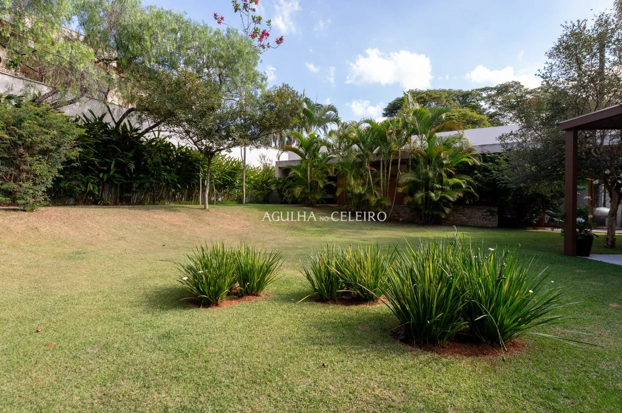 Casa maravilhosa com amplo terreno à venda no Jardim Guedala – 21873