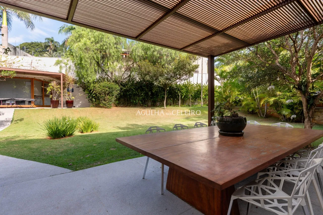Casa maravilhosa com amplo terreno à venda no Jardim Guedala – 21873