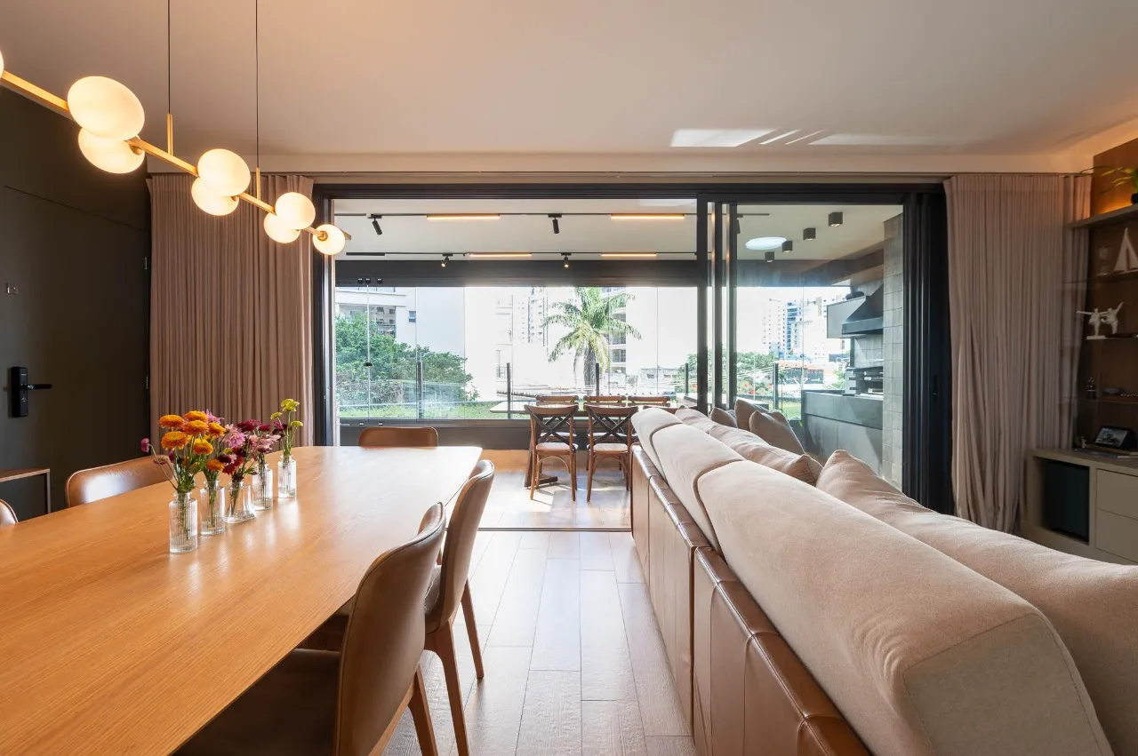 Apartamento reformado em prédio novo à venda em Moema. – 21889