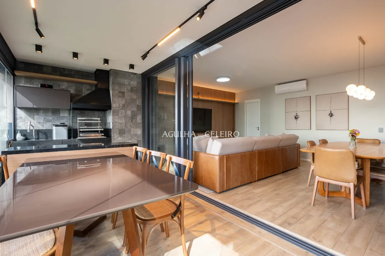 Apartamento reformado em prédio novo à venda em Moema. – 21889