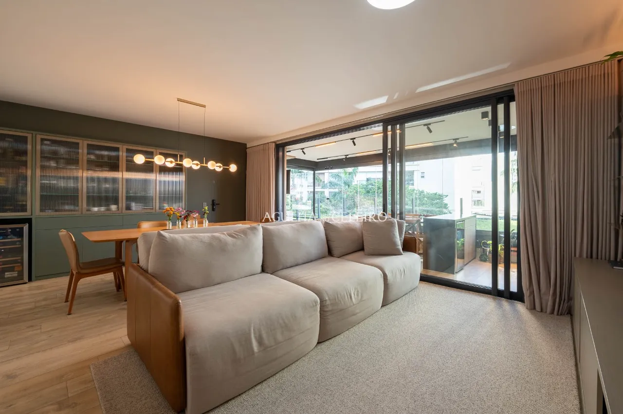 Apartamento reformado em prédio novo à venda em Moema. – 21889