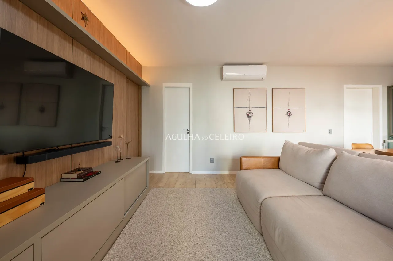 Apartamento reformado em prédio novo à venda em Moema. – 21889