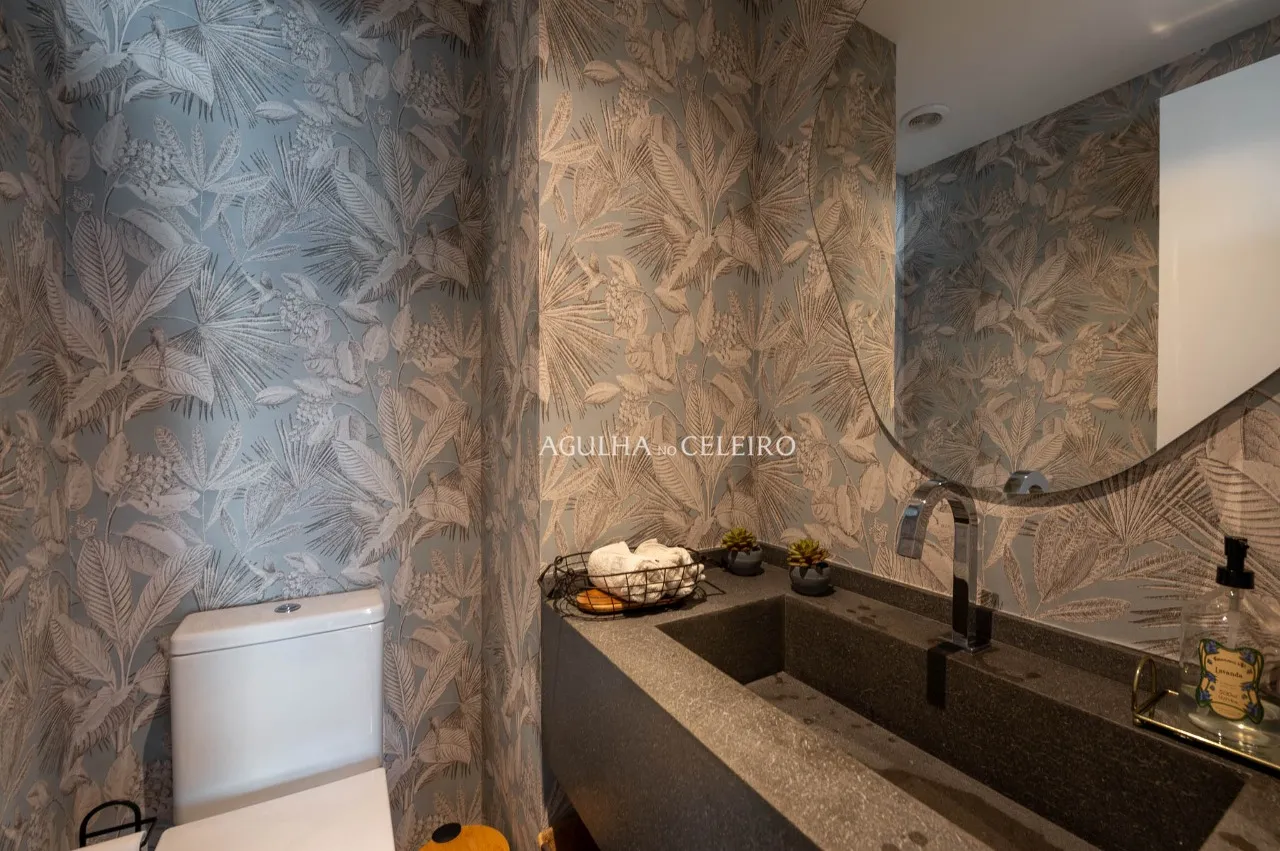 Apartamento reformado em prédio novo à venda em Moema. – 21889