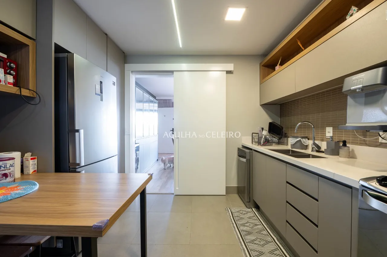 Apartamento reformado em prédio novo à venda em Moema. – 21889