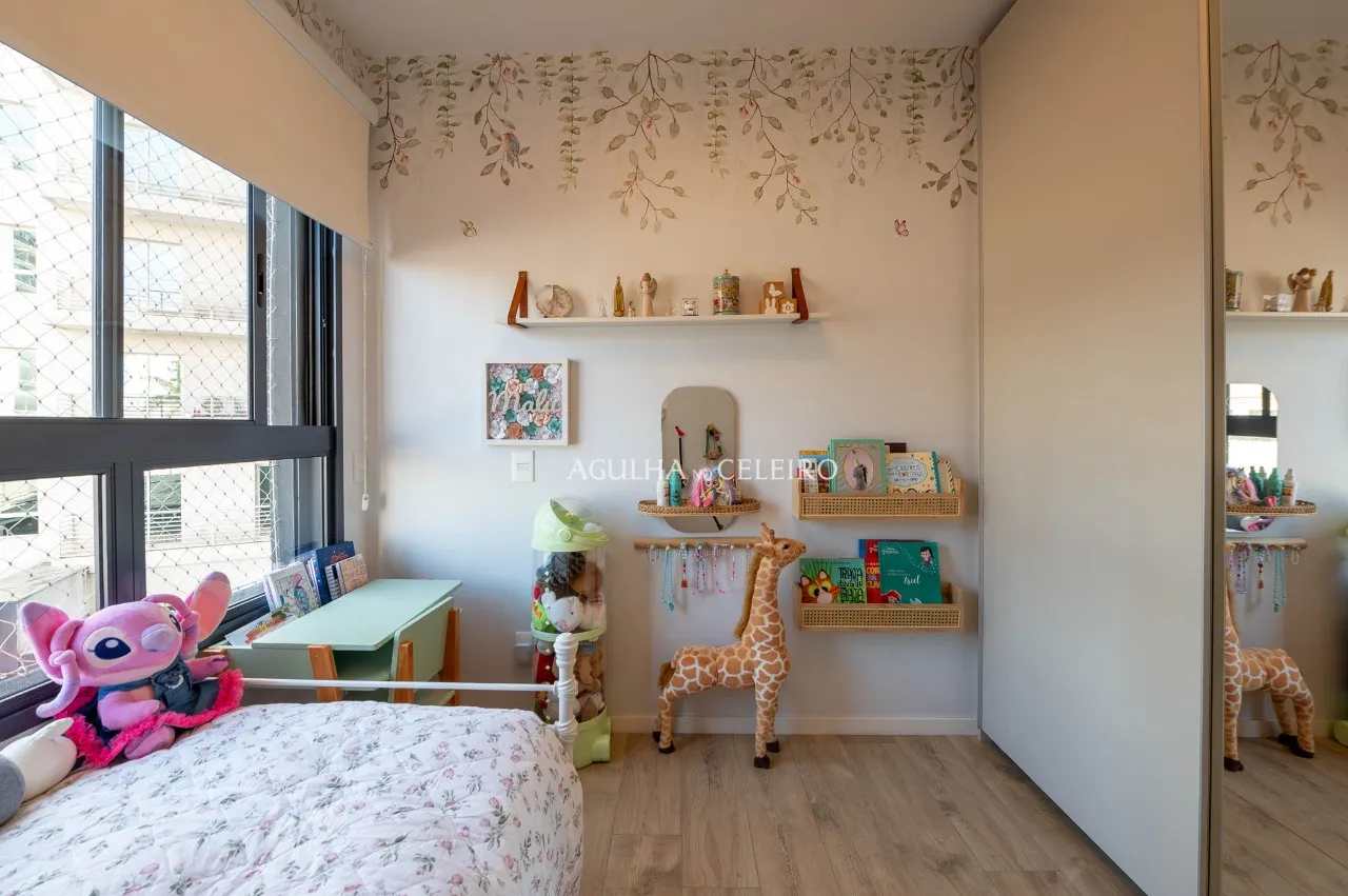 Apartamento reformado em prédio novo à venda em Moema. – 21889