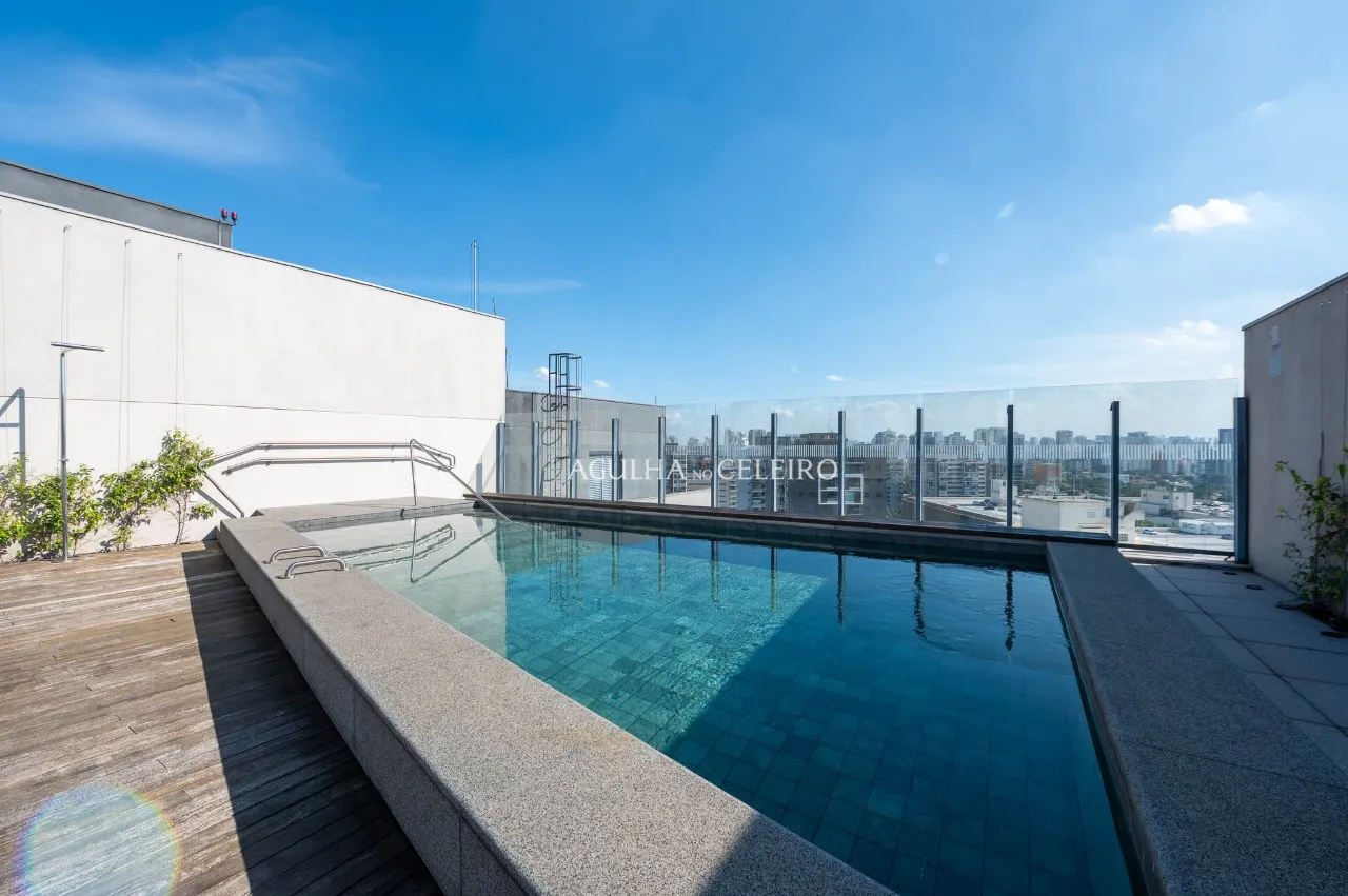 Apartamento reformado em prédio novo à venda em Moema. – 21889