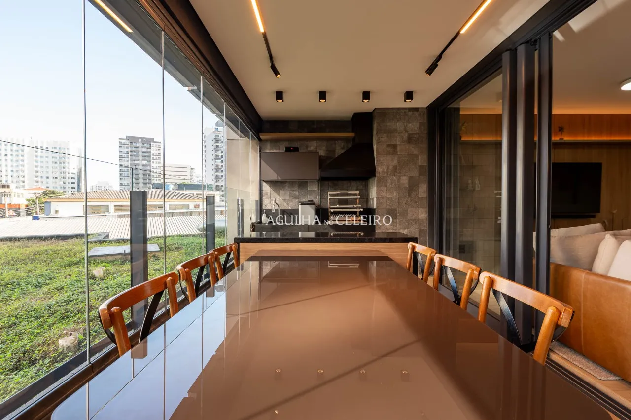 Apartamento reformado em prédio novo à venda em Moema. – 21889