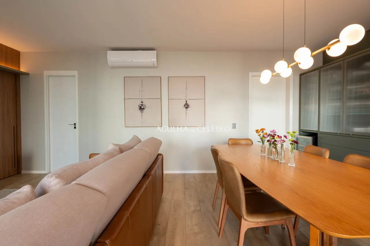 Apartamento reformado em prédio novo à venda em Moema. – 21889
