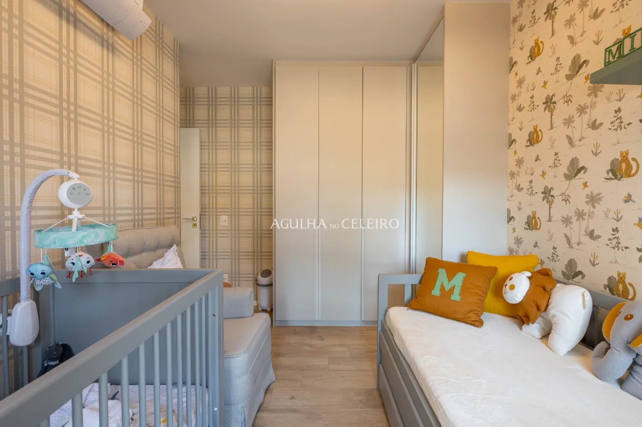 Apartamento reformado em prédio novo à venda em Moema. – 21889