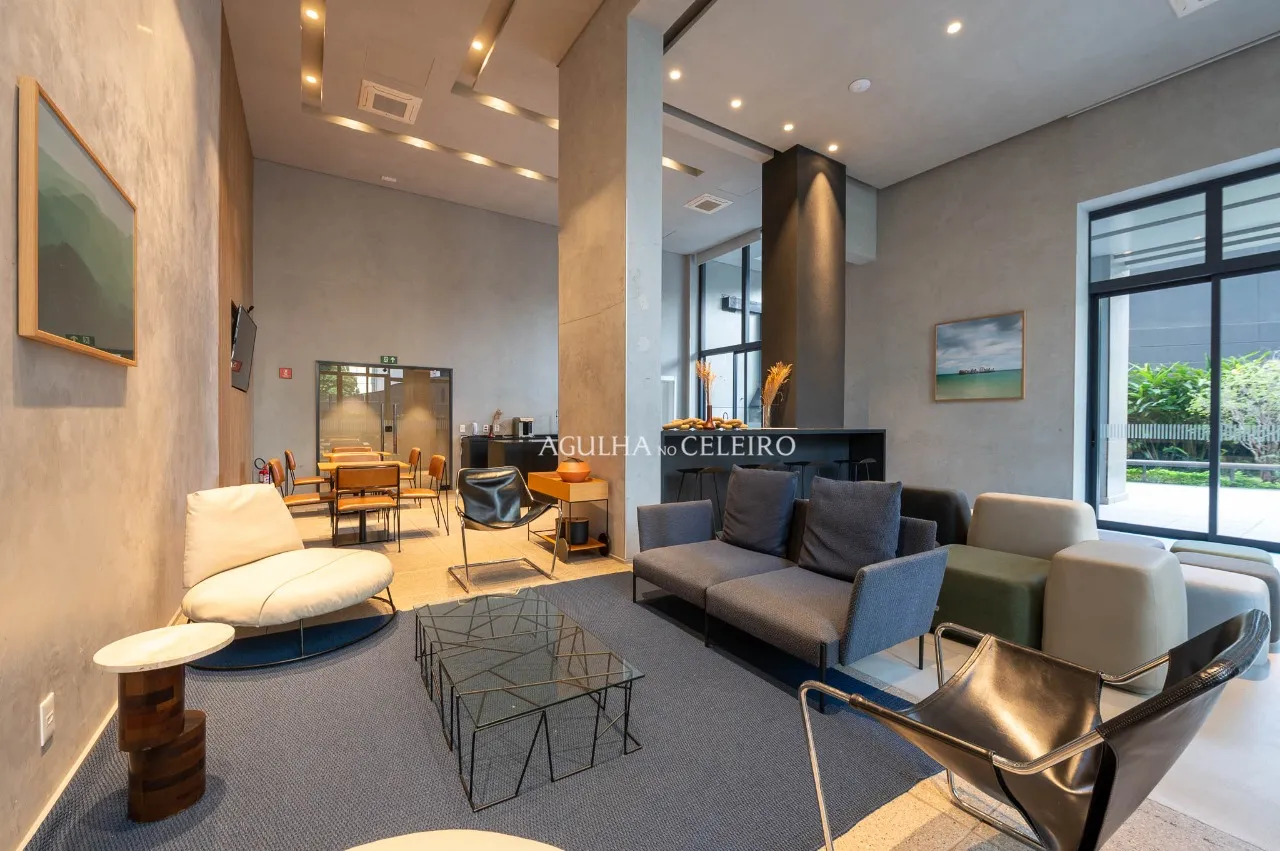 Apartamento reformado em prédio novo à venda em Moema. – 21889