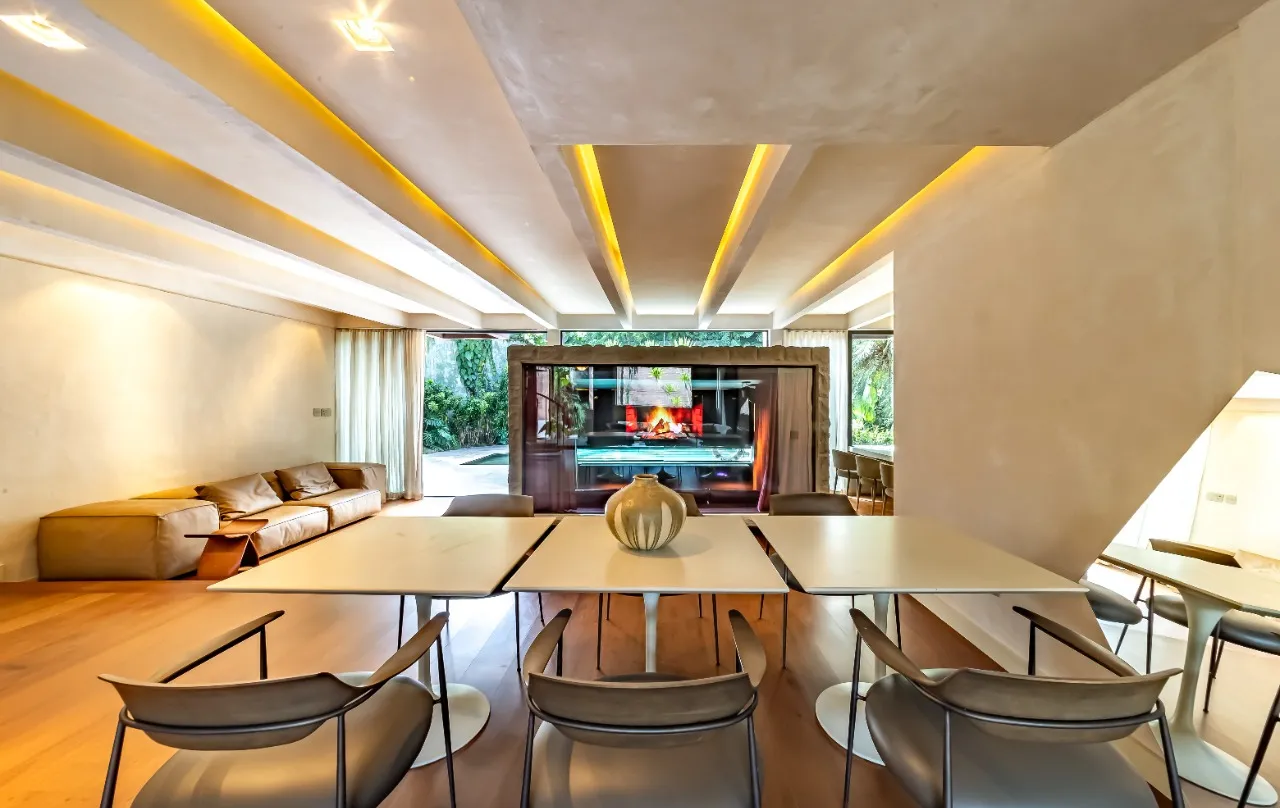 Casa com arquitetura brutalista reinterpretada e rooftop com vista para o pôr do sol, em Pinheiros. – 21921