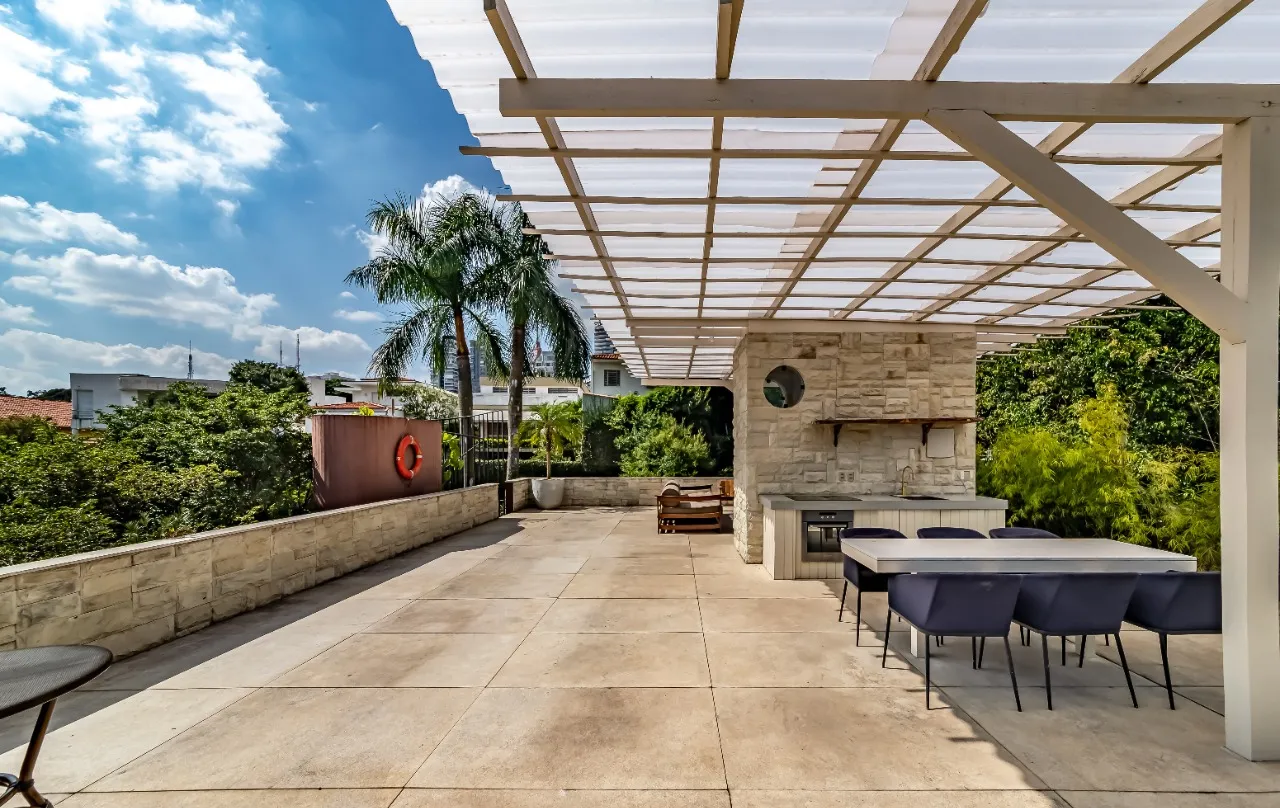 Casa com arquitetura brutalista reinterpretada e rooftop com vista para o pôr do sol, em Pinheiros. – 21921