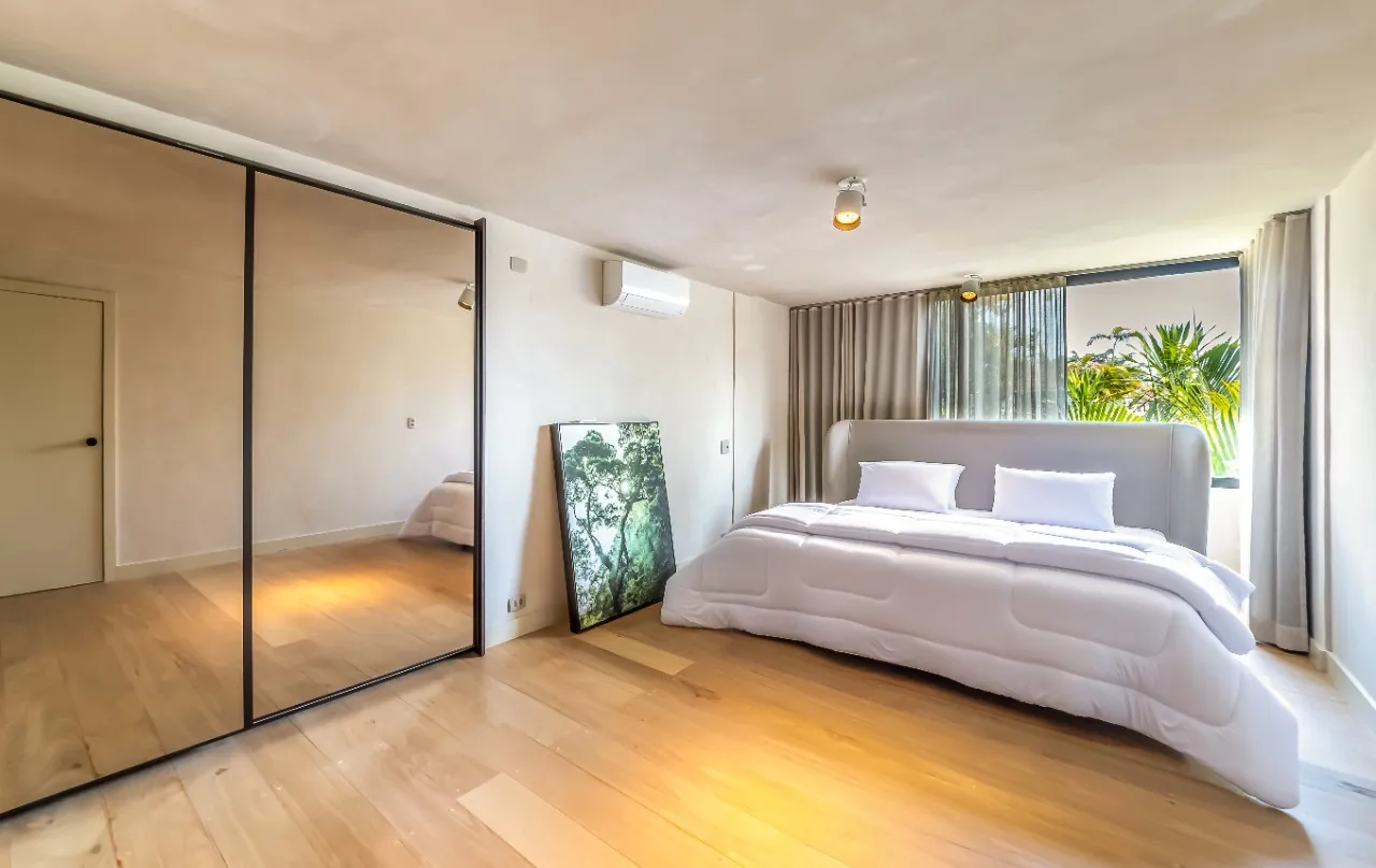 Casa com arquitetura brutalista reinterpretada e rooftop com vista para o pôr do sol, em Pinheiros. – 21921