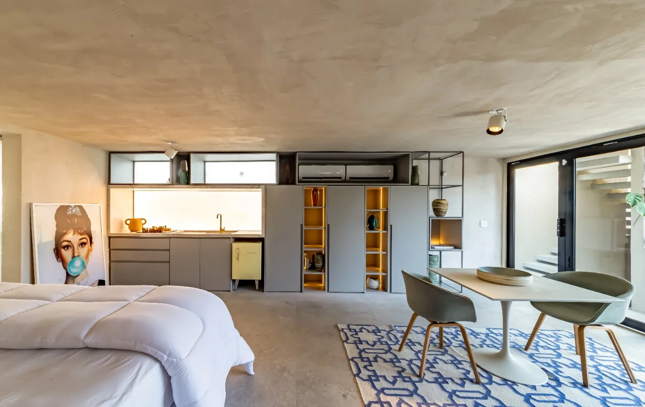 Casa com arquitetura brutalista reinterpretada e rooftop com vista para o pôr do sol, em Pinheiros. – 21921