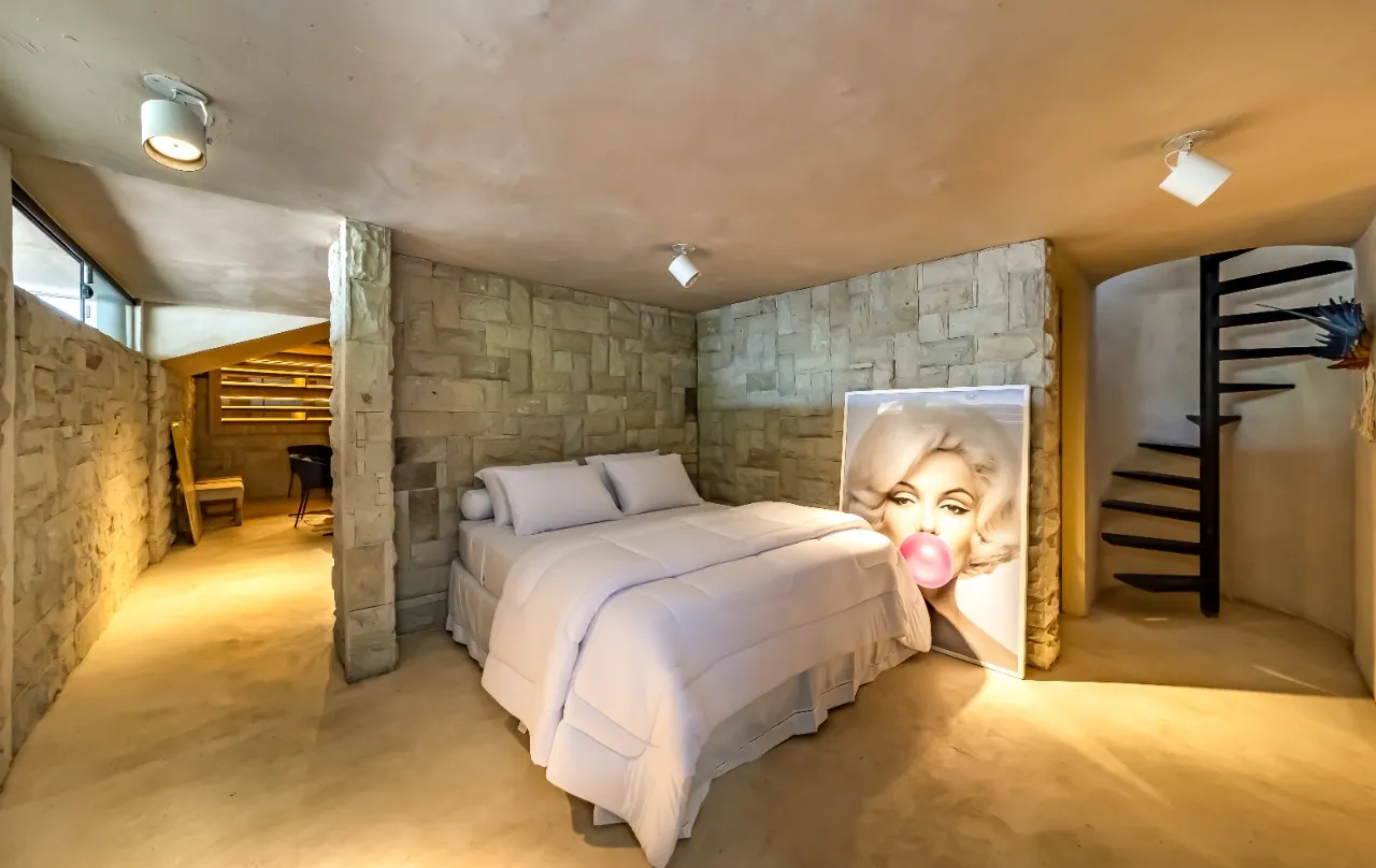 Casa com arquitetura brutalista reinterpretada e rooftop com vista para o pôr do sol, em Pinheiros. – 21921