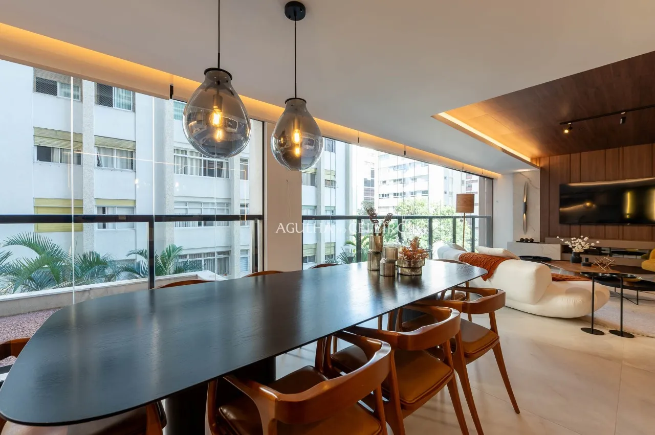 Jardim Paulista: 3 Suítes Decoradas com Móveis de Design – 21969