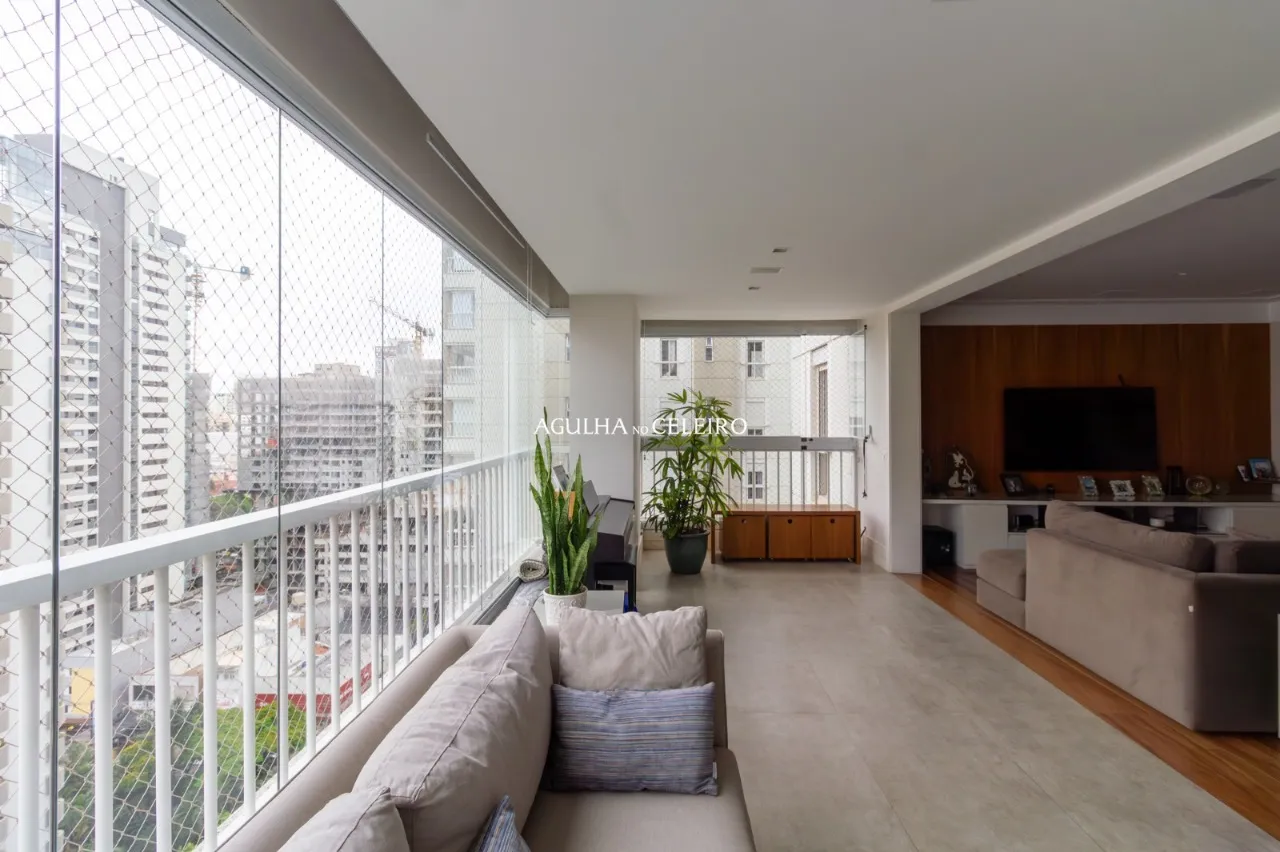 Apartamento moderno e espaçoso à venda em Moema – 21996