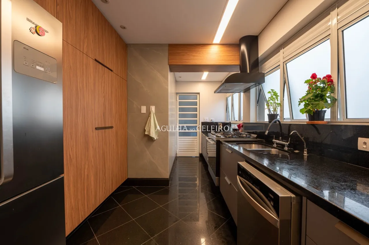 Apartamento com planta funcional e vista para a copa das árvores no Jardim América – 22014