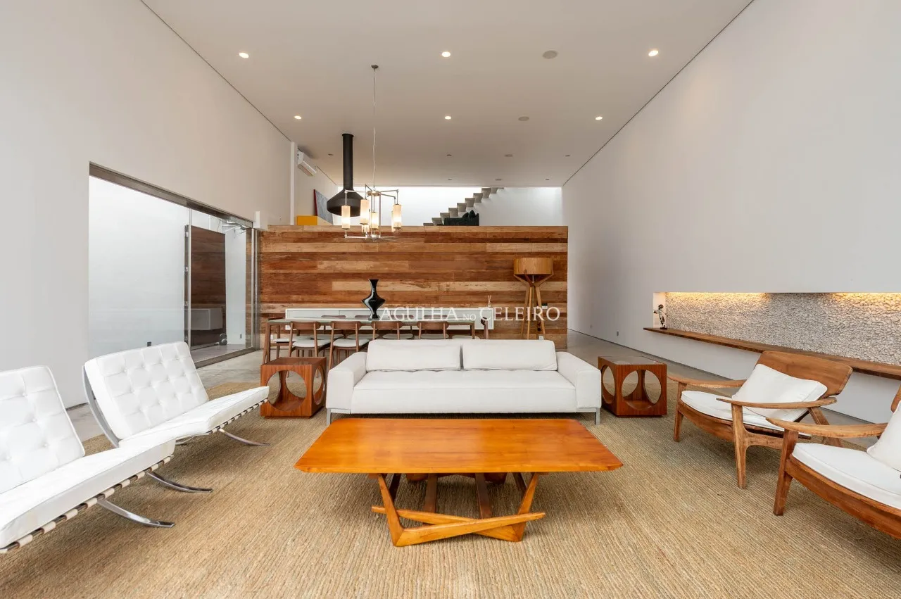 Casa assinada por Isay Weinfeld no Jardim Paulista – 22026