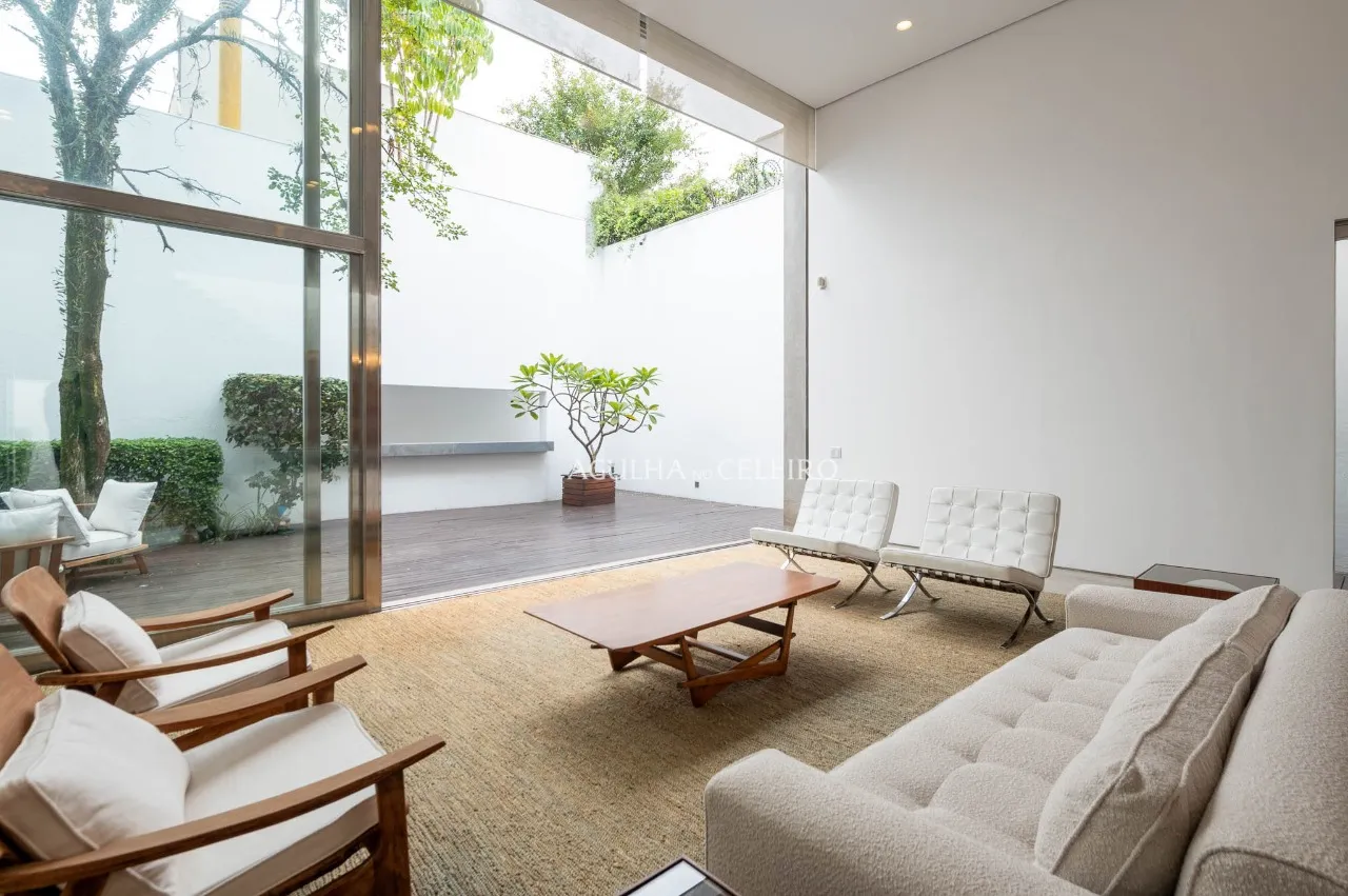 Casa assinada por Isay Weinfeld no Jardim Paulista – 22026