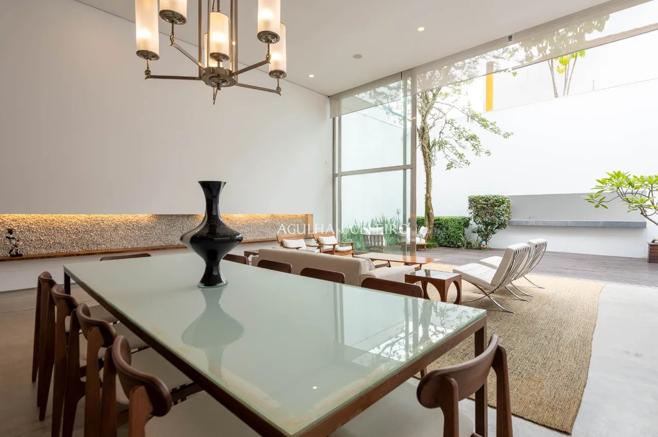 Casa assinada por Isay Weinfeld no Jardim Paulista – 22026