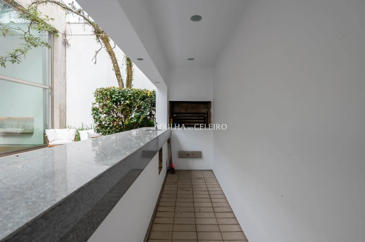 Casa assinada por Isay Weinfeld no Jardim Paulista – 22026