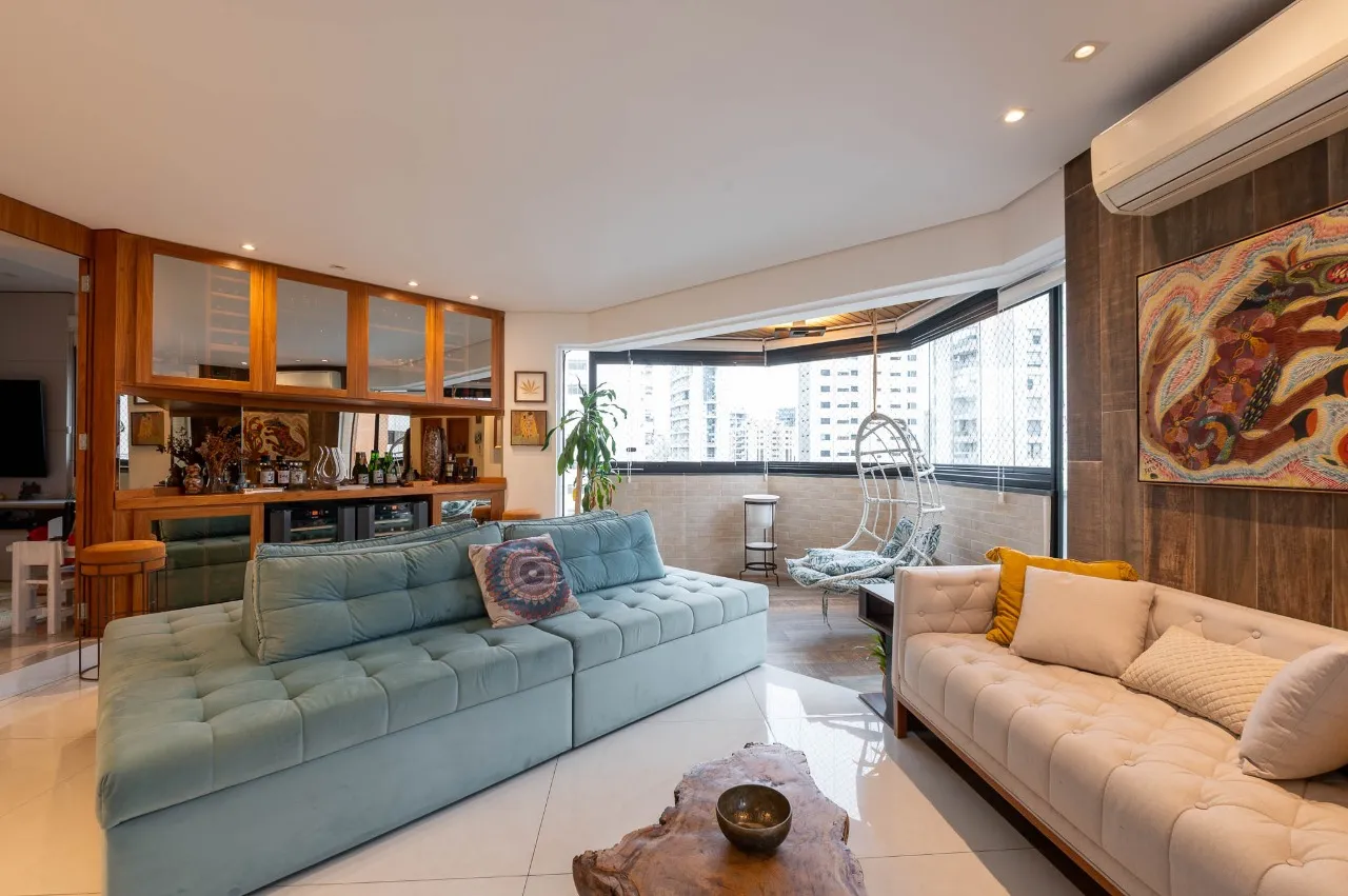 Apartamento reformado em Moema Pássaros ao lado docolégio Móbile. – 22056