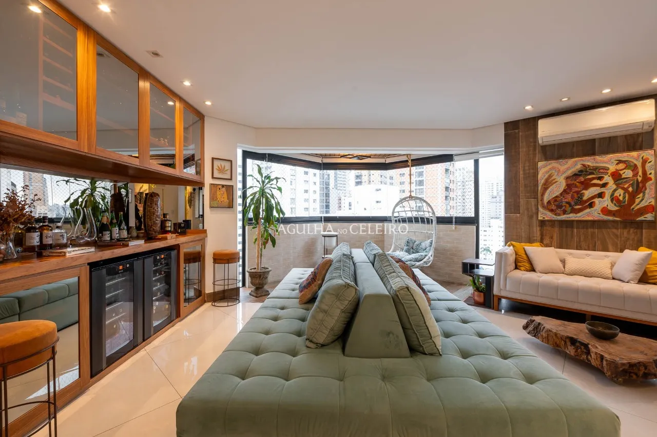 Apartamento reformado em Moema Pássaros ao lado docolégio Móbile. – 22056