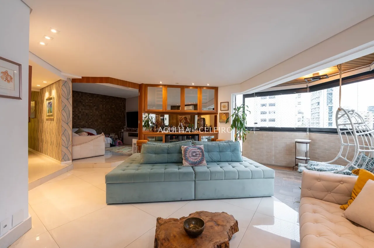 Apartamento reformado em Moema Pássaros ao lado docolégio Móbile. – 22056
