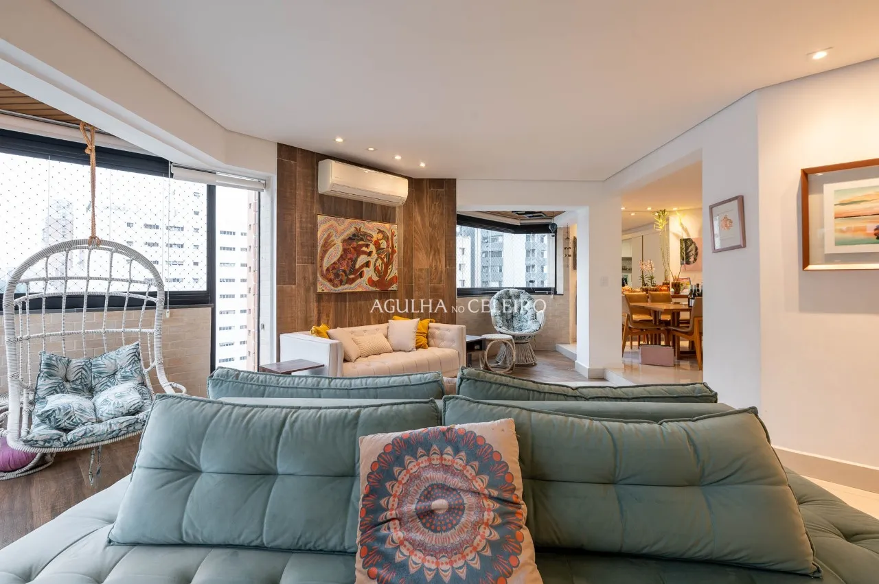 Apartamento reformado em Moema Pássaros ao lado docolégio Móbile. – 22056