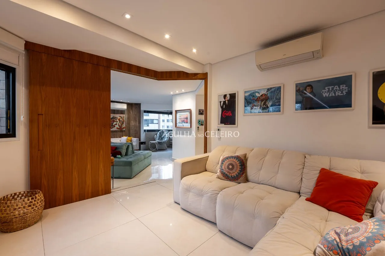Apartamento reformado em Moema Pássaros ao lado docolégio Móbile. – 22056