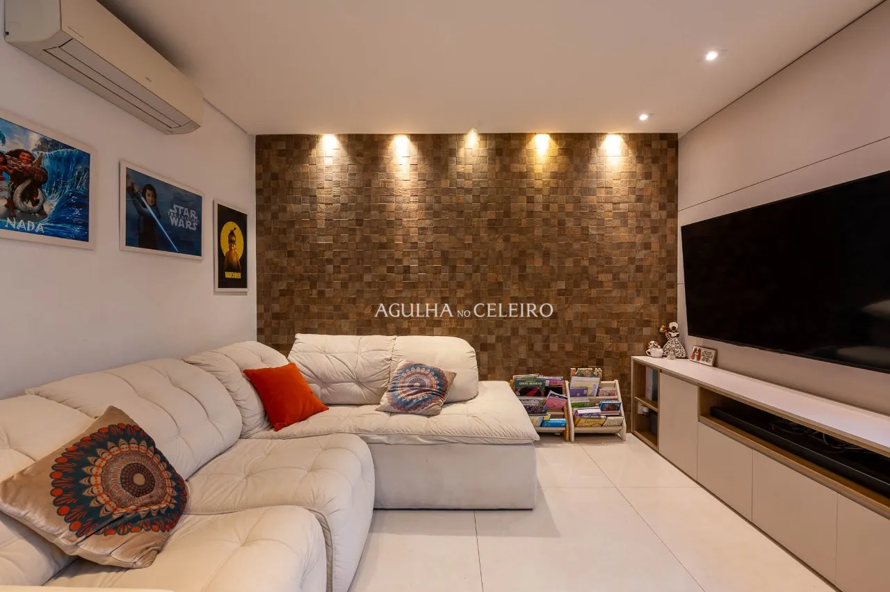 Apartamento reformado em Moema Pássaros ao lado docolégio Móbile. – 22056