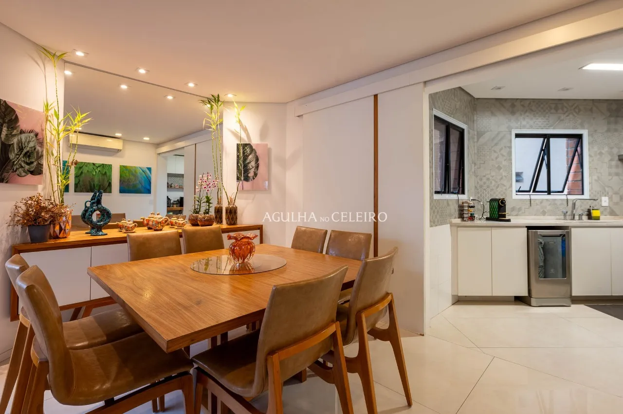 Apartamento reformado em Moema Pássaros ao lado docolégio Móbile. – 22056