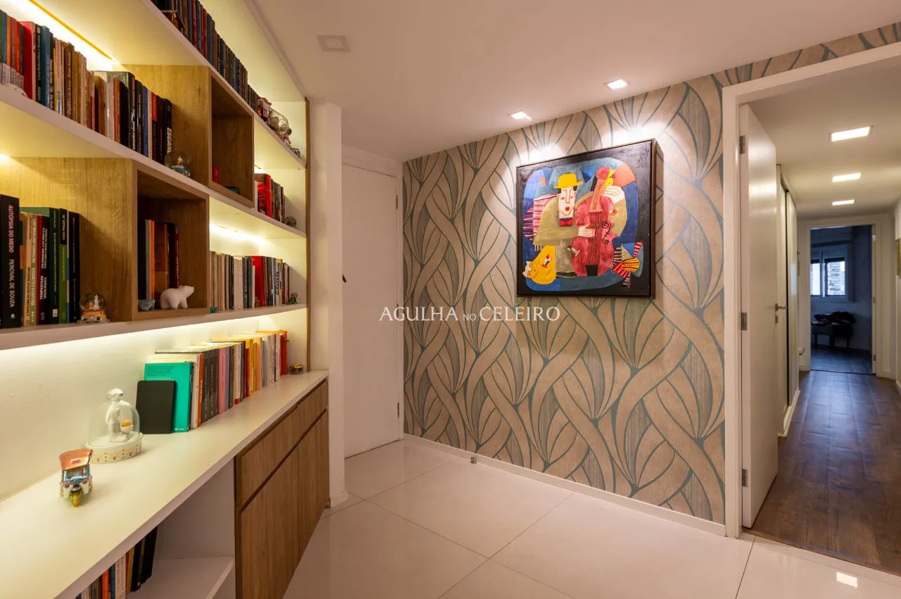 Apartamento reformado em Moema Pássaros ao lado docolégio Móbile. – 22056