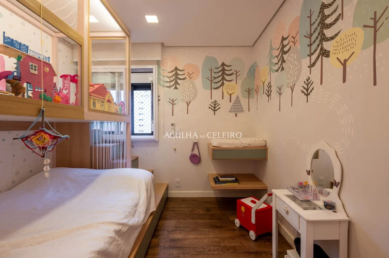 Apartamento reformado em Moema Pássaros ao lado docolégio Móbile. – 22056