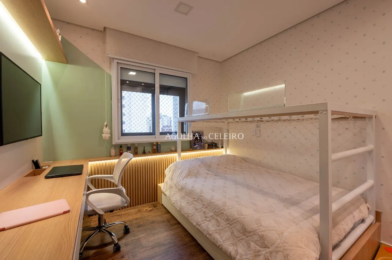 Apartamento reformado em Moema Pássaros ao lado docolégio Móbile. – 22056