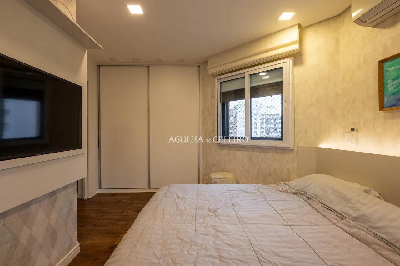 Apartamento reformado em Moema Pássaros ao lado docolégio Móbile. – 22056