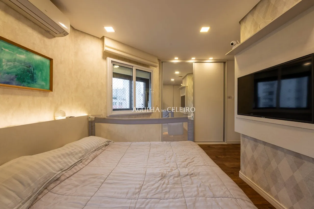 Apartamento reformado em Moema Pássaros ao lado docolégio Móbile. – 22056