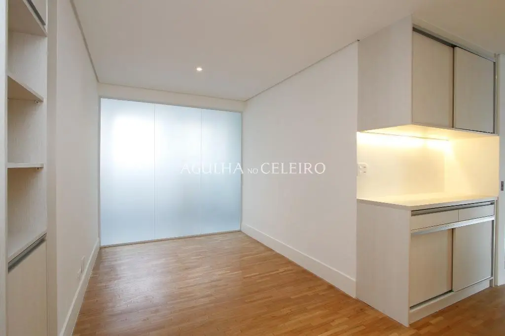 Apartamento reformado de alto padrão com 244 m² úteis. – AP1764