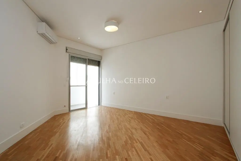 Apartamento reformado de alto padrão com 244 m² úteis. – AP1764