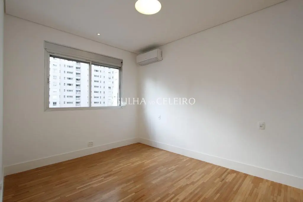 Apartamento reformado de alto padrão com 244 m² úteis. – AP1764