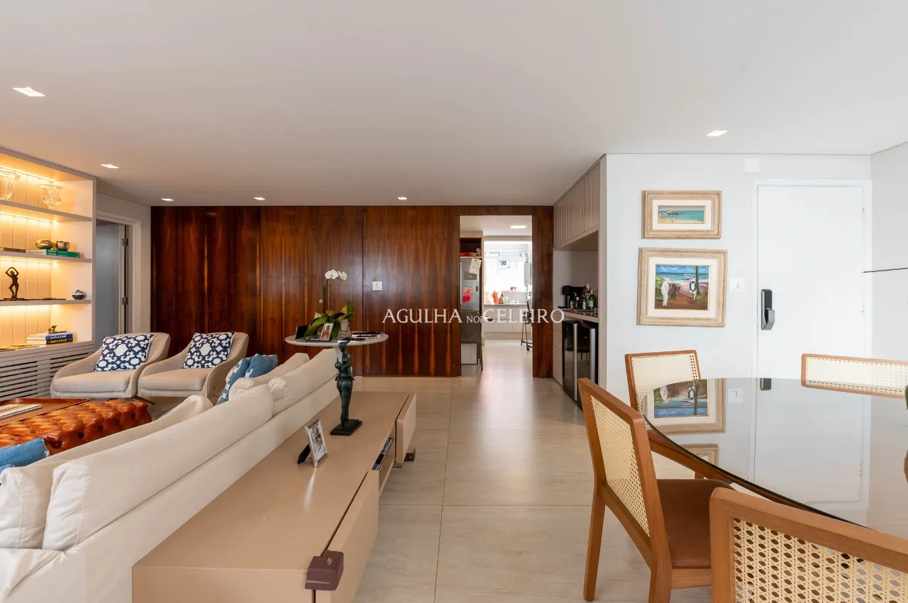Apartamento reformado à venda em ótima rua no Itaim Bibi – AP4886