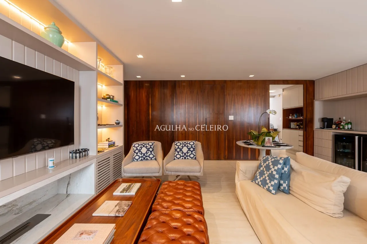 Apartamento reformado à venda em ótima rua no Itaim Bibi – AP4886